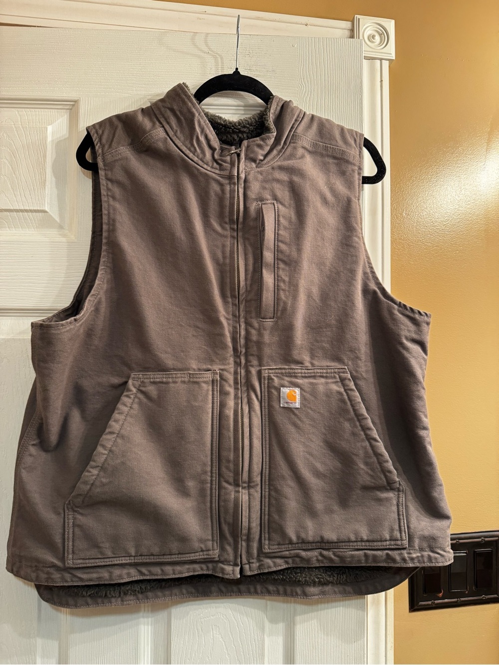 Ladies XL 16/18 Carhartt Sherpa lined vest
